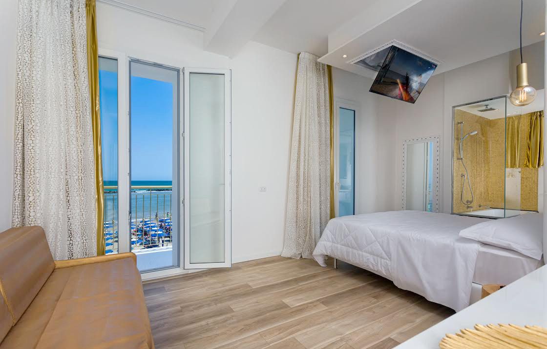 media.Camere-Junior-Suite-fronte-mare-02-Hotel-Miami-Suite-Hotel